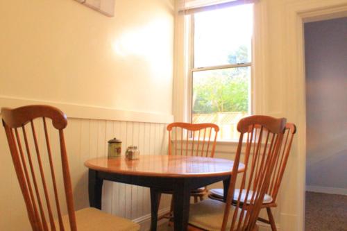 Cole Valley Lower Apartment - image 4