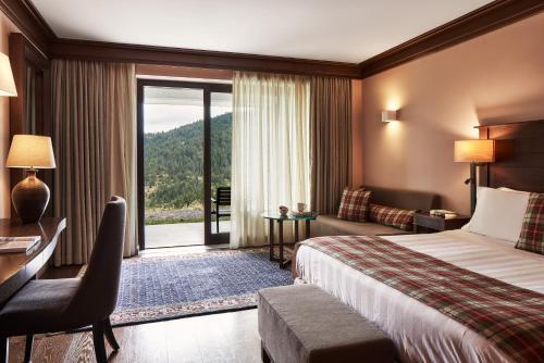 Suite with Mountain View