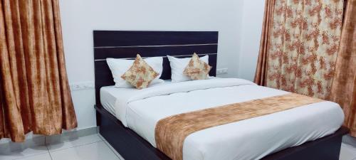 Three-Bedroom Apartment image 10