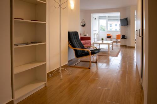 Spacious and Sunny Apartment - 10 min from the sea Spacious and Sunny Apartment - 10 min from the sea