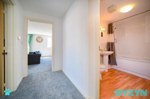 Harrowby House - DYZYN Living - Pet Friendly & Secured Parking - B2B Long Stay