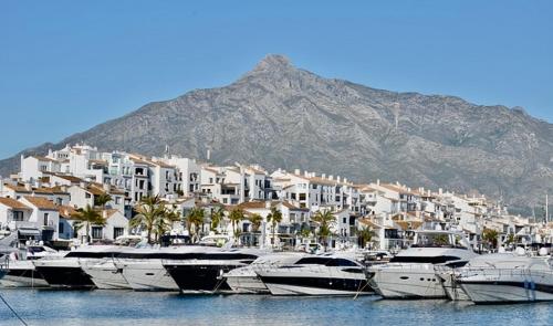 Marbella Lovely 3-bedroom Apartment 350 m Walk to the Beach