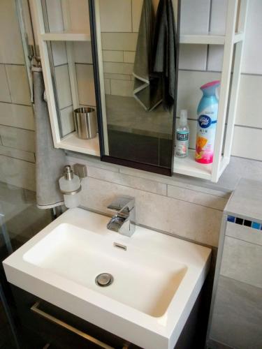 ALDO, not for parties, not a hotel, room with shared bathroom, no kitchen, Amsterdam (foto 10)