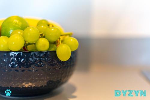 The Courtyard - DYZYN Living - Pet Friendly , Balcony, Secured Parking ,Gym & Pool - B2B Long Stay