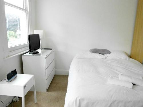 Kew Rooms - image 14