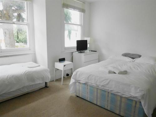 Kew Rooms - image 10