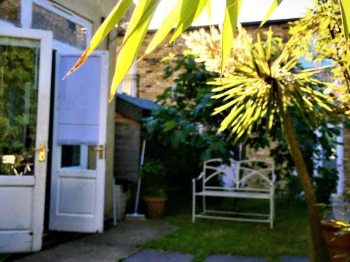 Exterior view, Kew Studios and Rooms in Twickenham