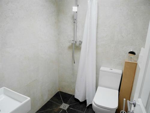 Kew Rooms - image 4