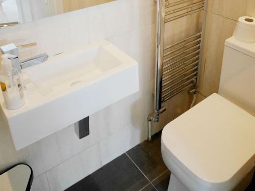 Kew Rooms - image 8