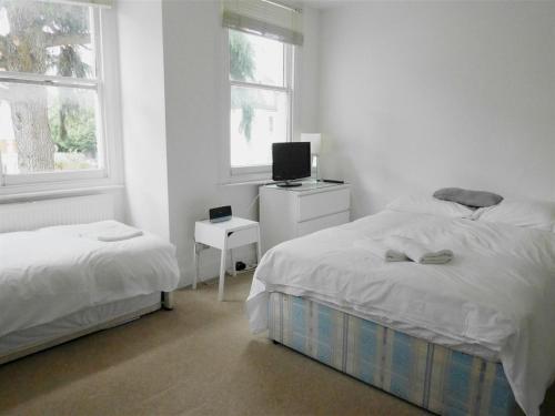 Kew Studios and Rooms in Twickenham