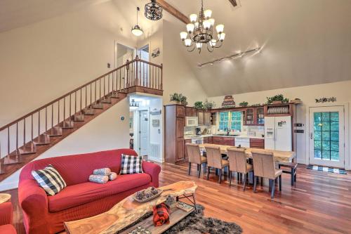Tranquil Hendersonville Cabin with Mountain Views! in Hendersonville, USA