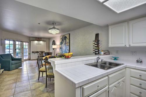 Condo with Patio, Walk to Downtown Palm Springs! in Palm Springs, USA