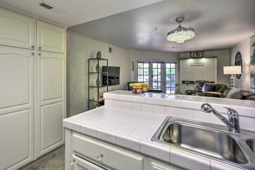 Condo with Patio, Walk to Downtown Palm Springs! in Palm Springs, USA