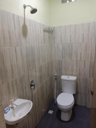 Bathroom, Wisma Cemara Dumai in Dumai