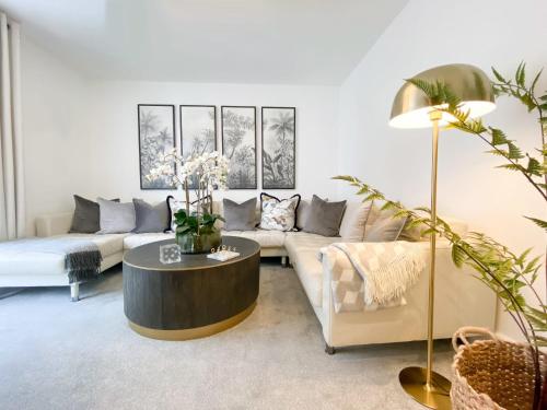 Luxurious Family Townhouse 50m from the Beach, Brighton