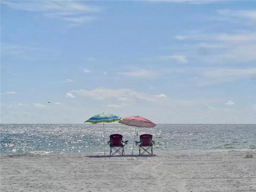 Treasure Island 1BR Beach condo with Gulf View