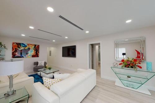 Modern Miami Home 10 Min to the AIRPORT L03