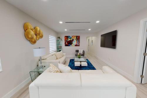 Modern Miami Home 10 Min to the AIRPORT L03