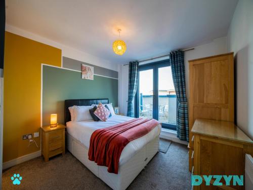 The Galley - 2 Bed Serviced Apartment - Amazing City Views - Wrap Round Balcony and secure parking - main image