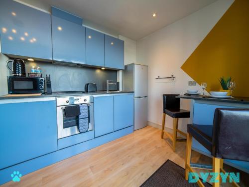 The Galley - 2 Bed Serviced Apartment - Amazing City Views - Wrap Round Balcony and secure parking - image 5