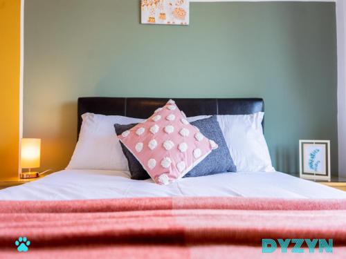 The Galley - 2 Bed Serviced Apartment - Amazing City Views - Wrap Round Balcony and secure parking - image 3