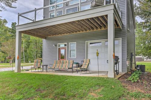 Waterfront Greenwood Getaway with Deck and Grill! in Simpsonville
