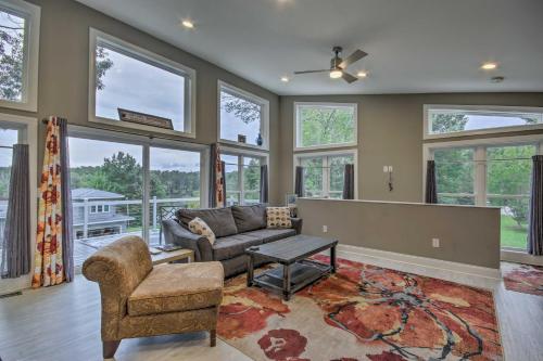 Waterfront Greenwood Getaway with Deck and Grill! in Simpsonville