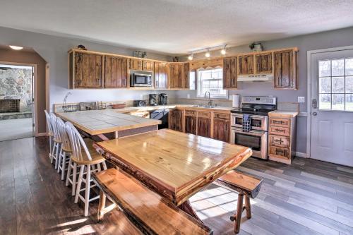 Norris Lake Home with Boat Parking Deck and BBQ - image 6