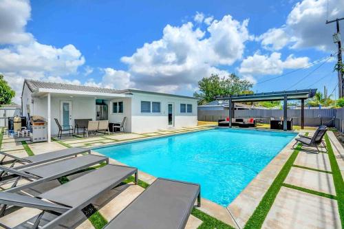 B&B Miami - Cozy paradise, with heated pool, near Airport in Miami L16 - Bed and Breakfast Miami