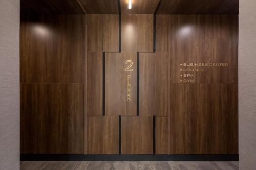 Global Luxury Suites at The Arches - image 11