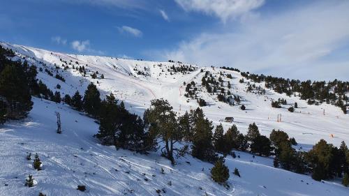 Sports un aktivitātes, Xia Apartaments con acceso a piscina in Rialp