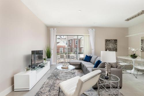 5 BR 6 Full BA Villa 5 min to Disney BBQ & Hot Tub - image 6