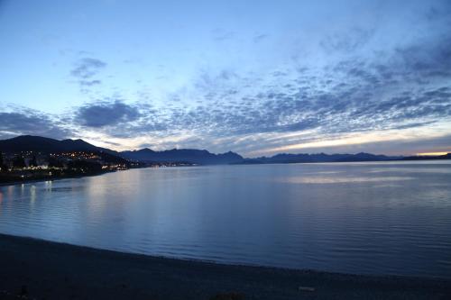 Bariloche costa del lago Ollagua, vista al lago panoramica, piscina, cochera in San Carlos de Bariloche
