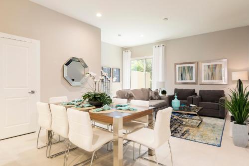 4 BR 4 BA Deluxe Villa Full Kitchen 5min to Disneyworld - image 8