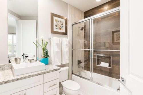 5 BR 6 BA Villa 5 min to Disneyworld Hot Tub BBQ - image 12