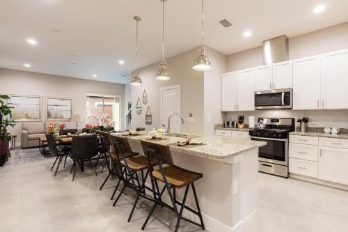3 BR 3BA Villa 5 min to Disneyworld 1678ft² BBQ - image 6