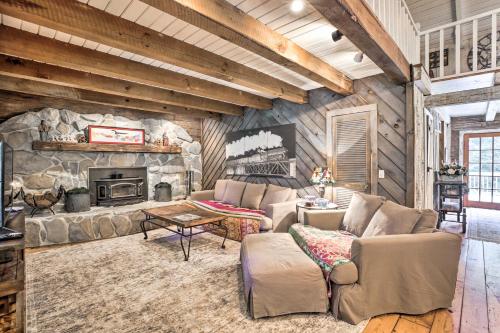 Serene Mableton Cabin - 13 Mi to Downtown Atlanta! in Mableton, USA