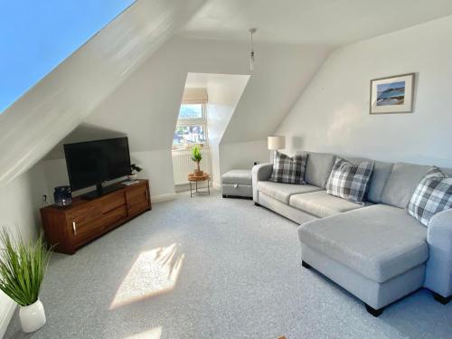 Picture of Penthouse Apartment, Moments From Beach And Town, On Site Parking, Fast Wifi, Sleeps Up To 6, Rated