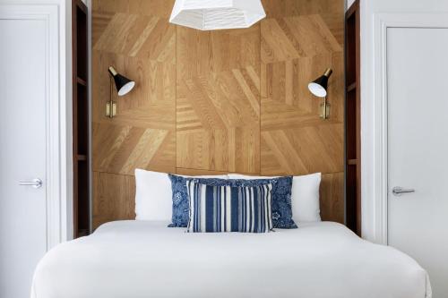 324336632 Kimpton Angler’s Hotel South Beach by IHG