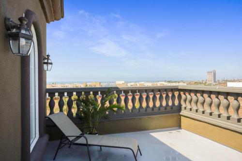 Zuhanyzó, The Hotel Oceanside in Oceanside (Kalifornia)