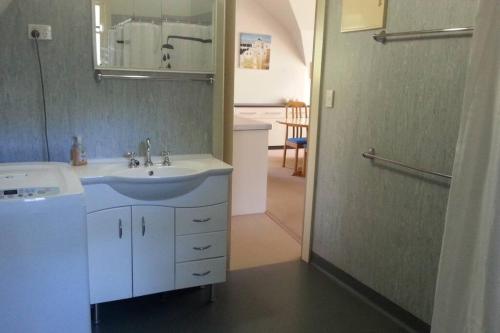 Bathroom, Deedy's Nest -Couple's Retreat at Mystery Bay in Mystery Bay