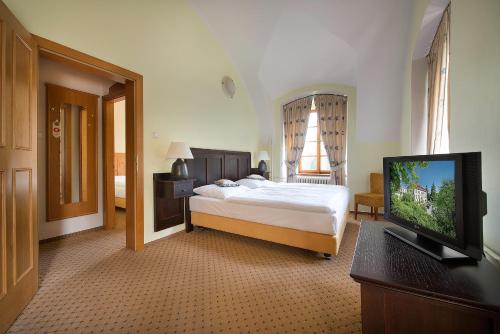 Maxmilian Lifestyle Resort