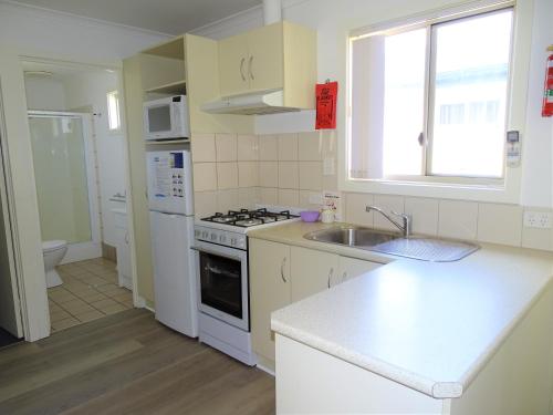 Moonta Bay Cabins - Cabin 14