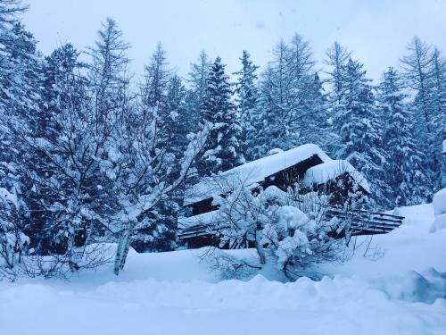 CHALET en station de ski, avec vue, au calme in La Fouly