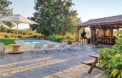 Four-Bedroom Holiday Home in Jimena de la Frontera - image 3