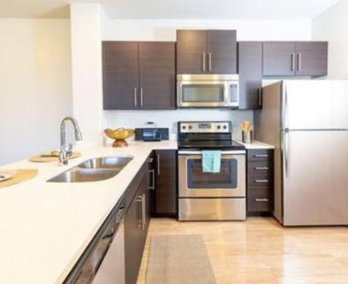 Lovely Family-Friendly 2 bedroom Condo
