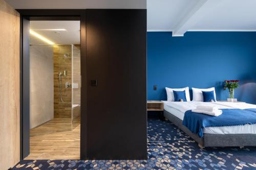 1 queen bed
