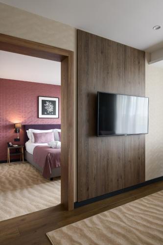 Premier Hotel Odesa - image 14