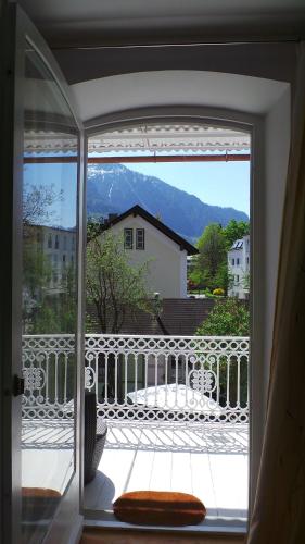 Apartment with Mountain View