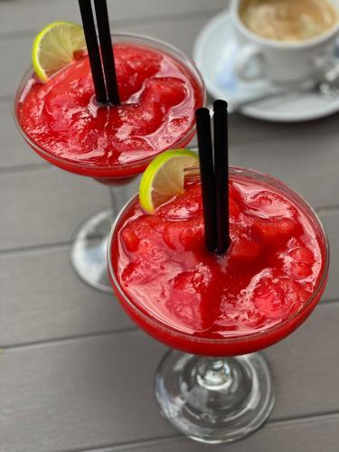 NB Hotel with Free Parking - image 11